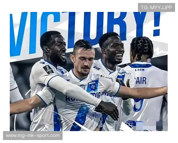 法甲里昂边路传中精准，门前混战成优势：打造致命进攻新战术